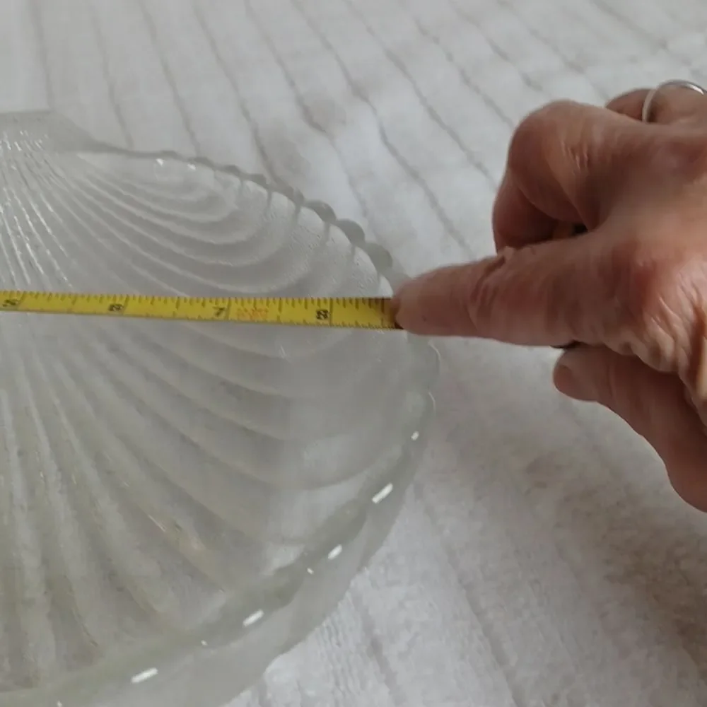 CLEAR GLASS Vintage Salad Shell Bowl‎